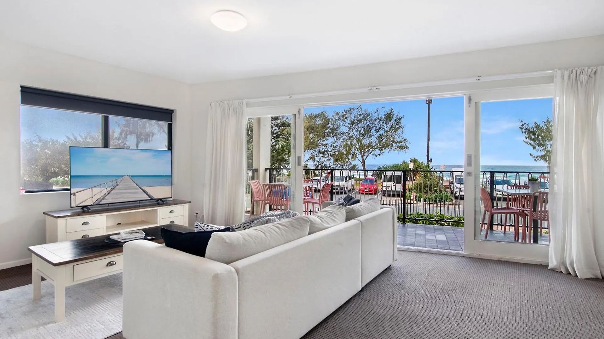 Oceanfront Driftwood In Surfers Paradise - Pet Friendly! - Privately Managed & Self Contained Gold Coast