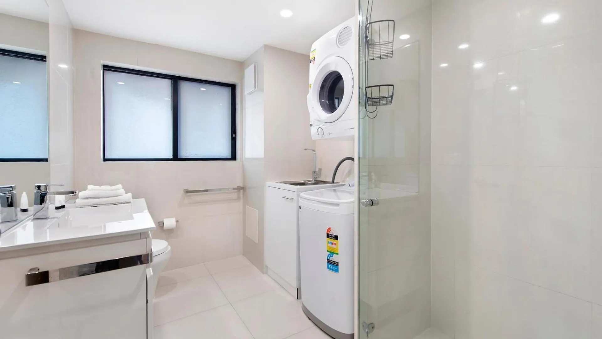 Oceanfront Driftwood In Surfers Paradise - Pet Friendly! - Privately Managed & Self Contained Apartment *