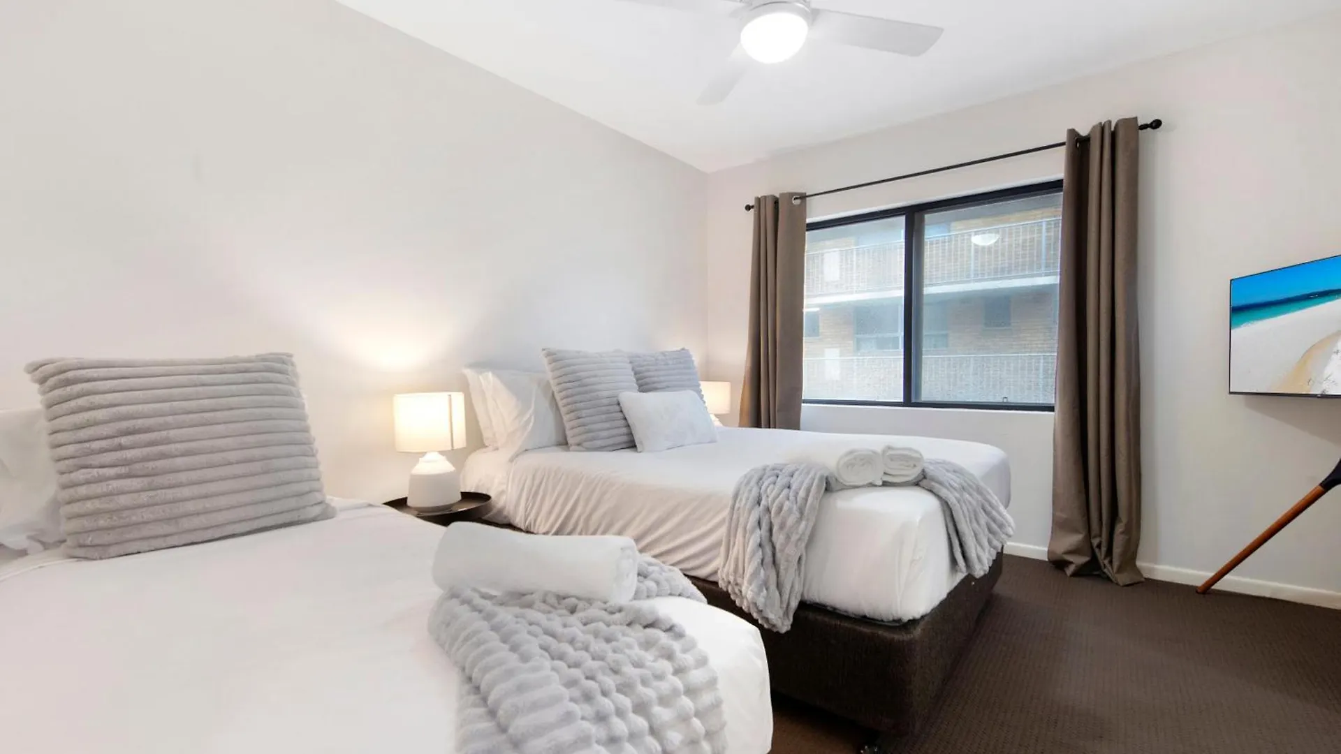 Apartment Oceanfront Driftwood In Surfers Paradise - Pet Friendly! - Privately Managed & Self Contained *