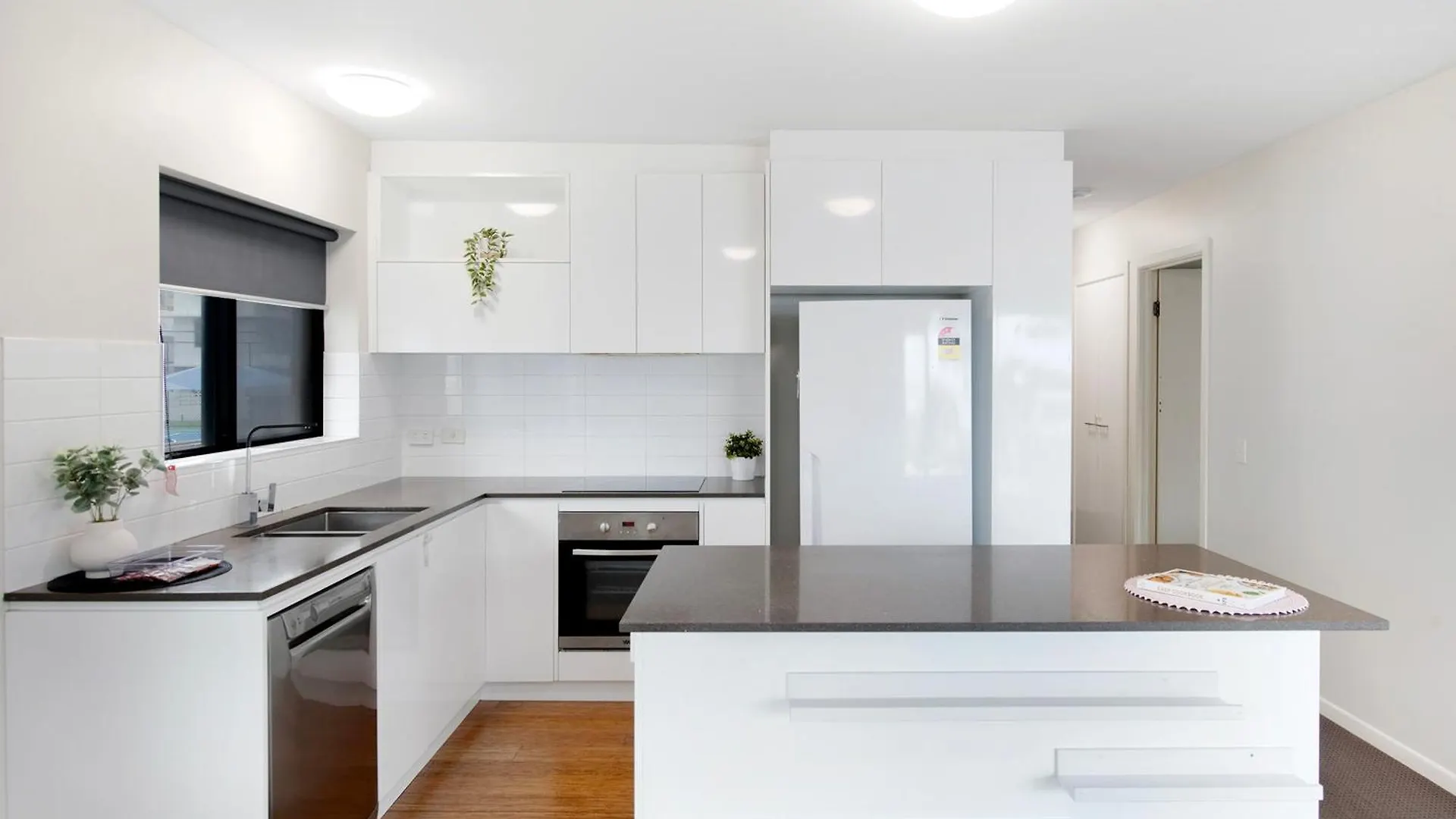 Oceanfront Driftwood In Surfers Paradise - Pet Friendly! - Privately Managed & Self Contained *