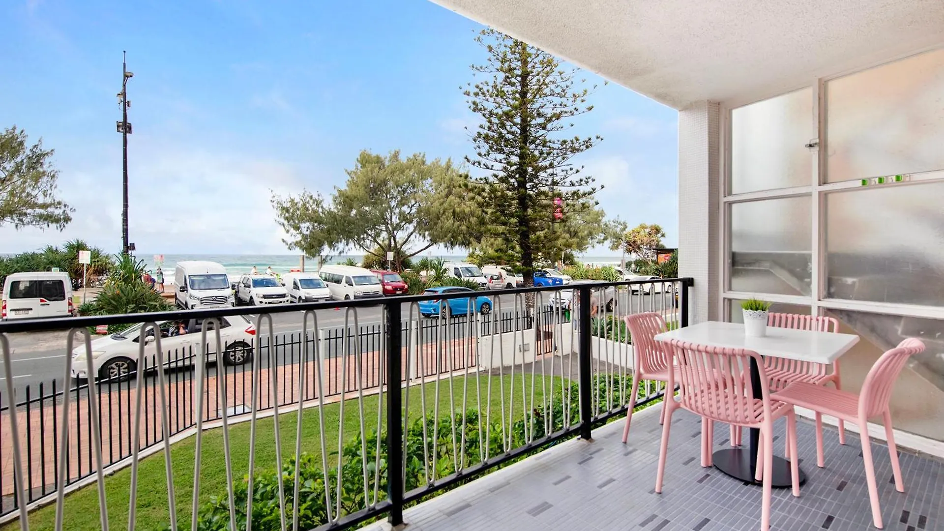 Oceanfront Driftwood In Surfers Paradise - Pet Friendly! - Privately Managed & Self Contained * Gold Coast