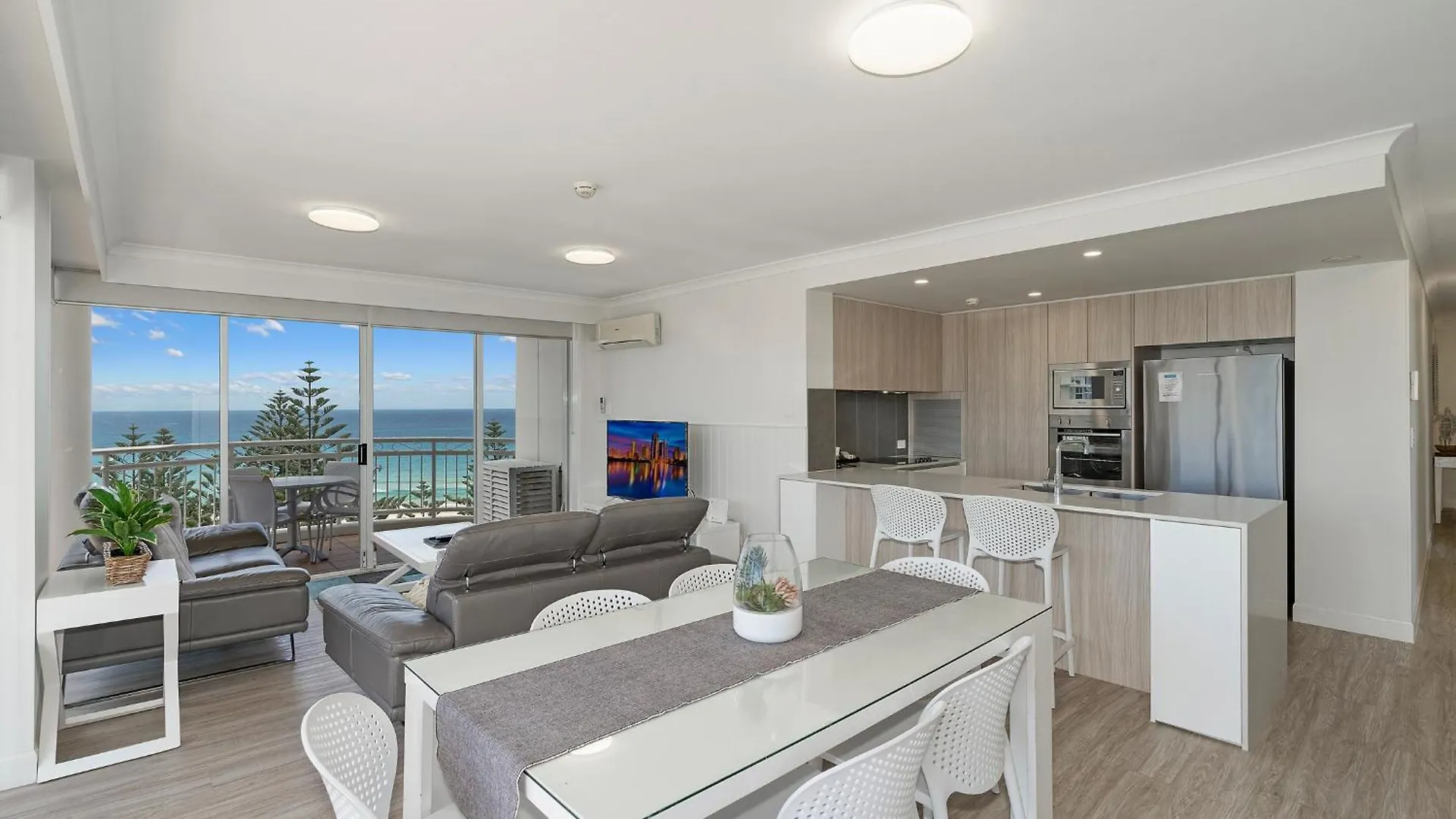 Aparthotel Ultiqa Burleigh Mediterranean 4*
