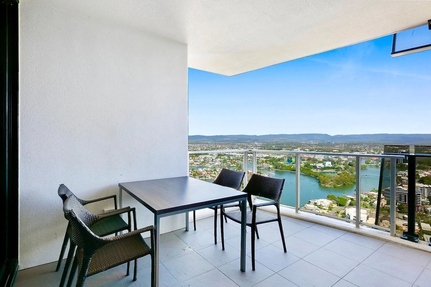 Apartment Circle On Cavill Surfers Paradise Apartments-holiday Paradise *