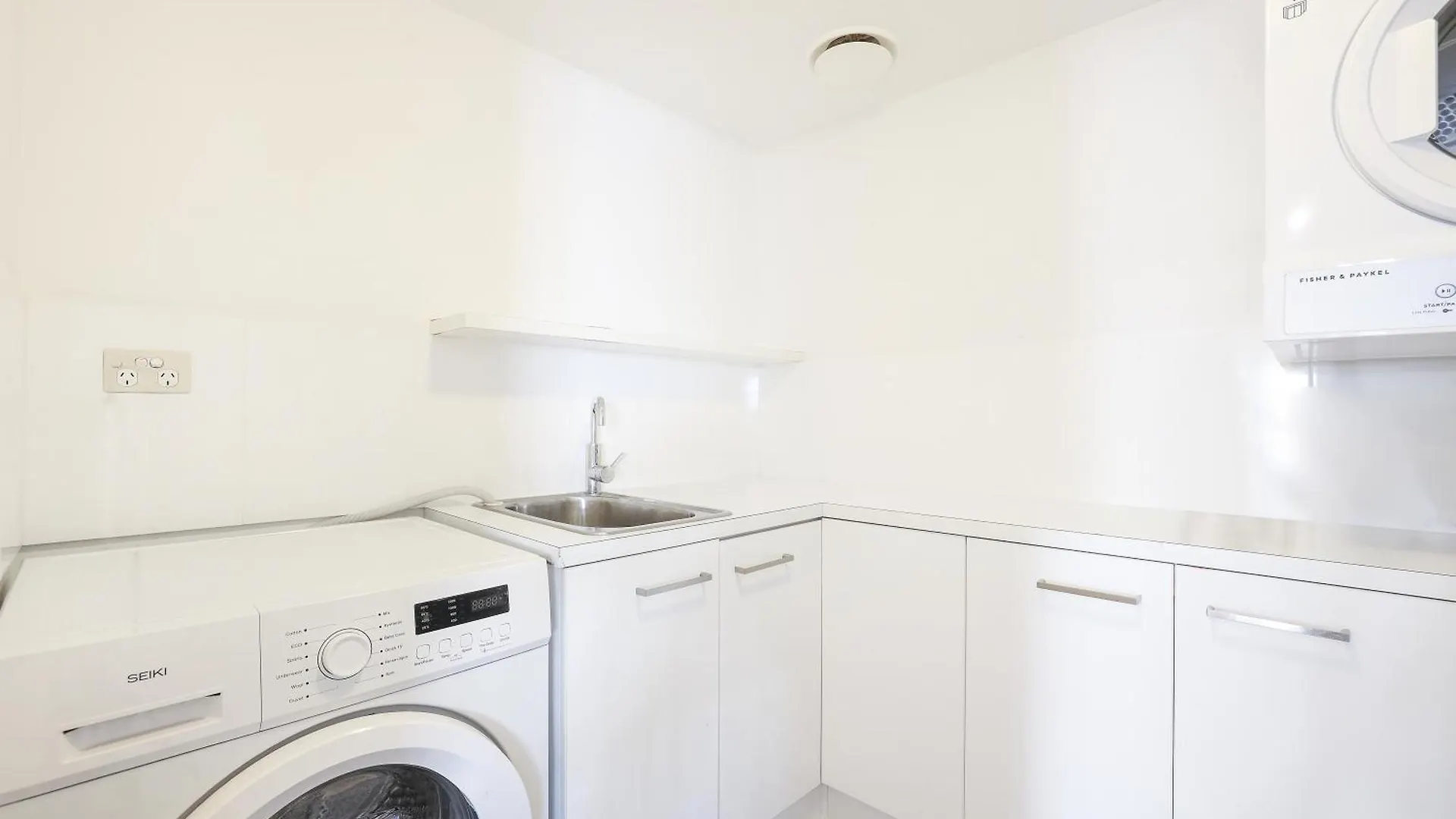 Apartment Tallest Tower Skyhomes | 9 Hamilton Avenue *