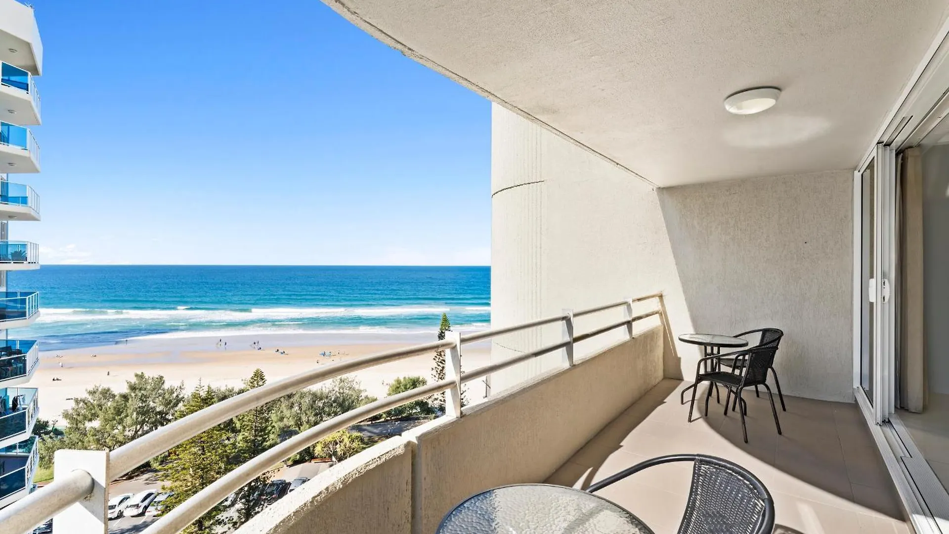 アパート 3 Bedroom Ocean View Unit At Zenith In Surfers Paradise - Q *