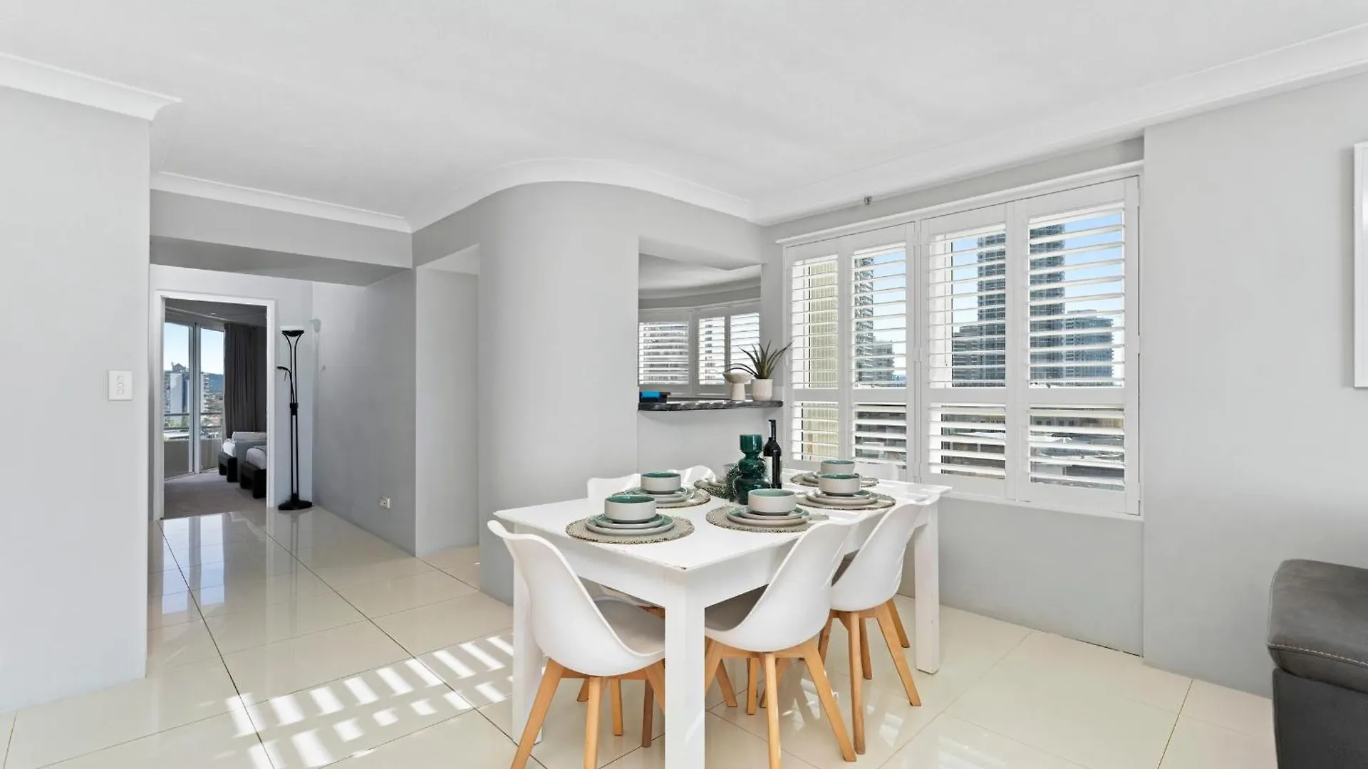 3 Bedroom Ocean View Unit At Zenith In Surfers Paradise - Q *