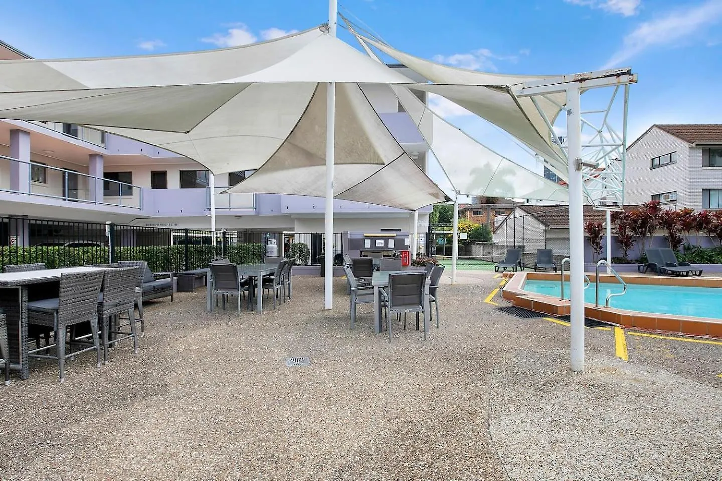 Breezy Beachside - Enjoy Outdoor Fun And Relaxation Lägenhet