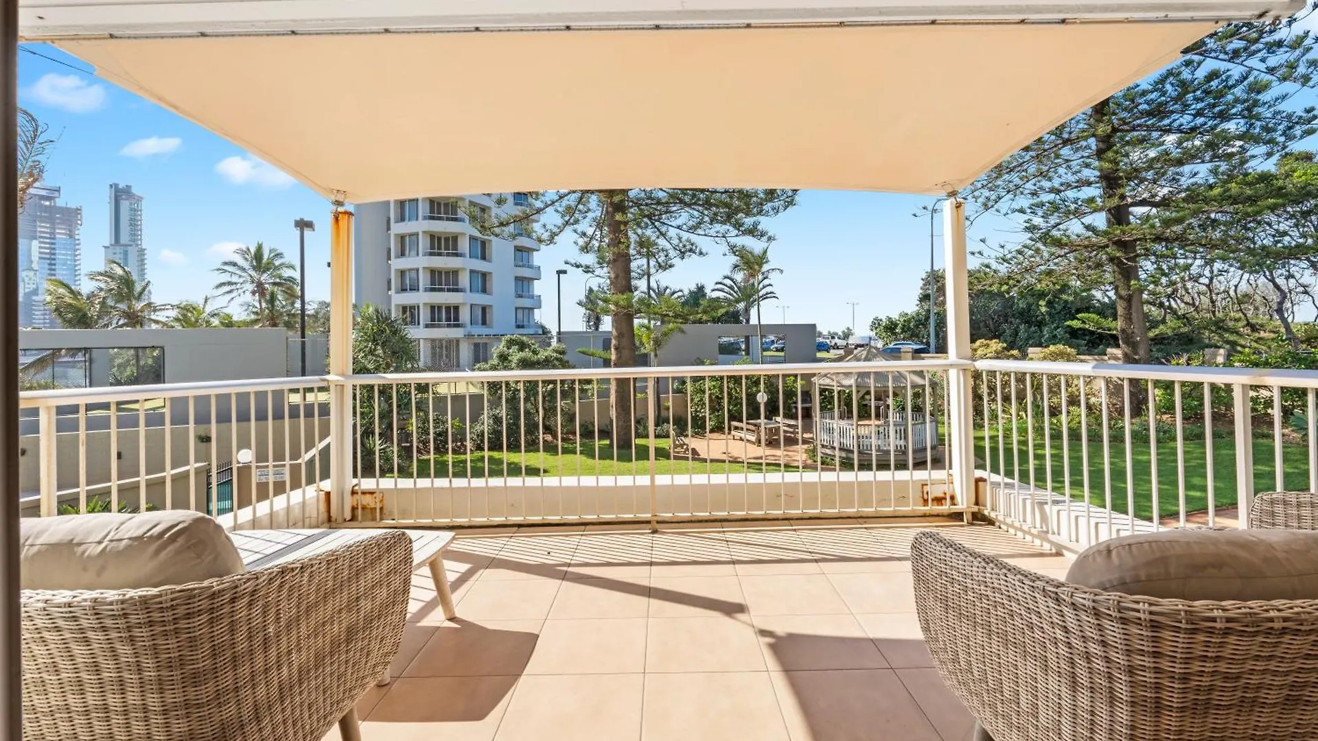Aparthotel Narrowneck Court 4*