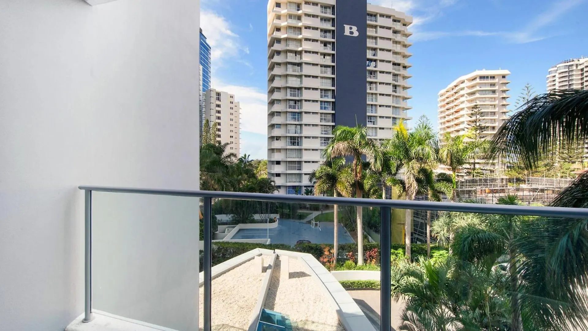 Artique 3 Bedroom Close To The - Coasthm Apartman *