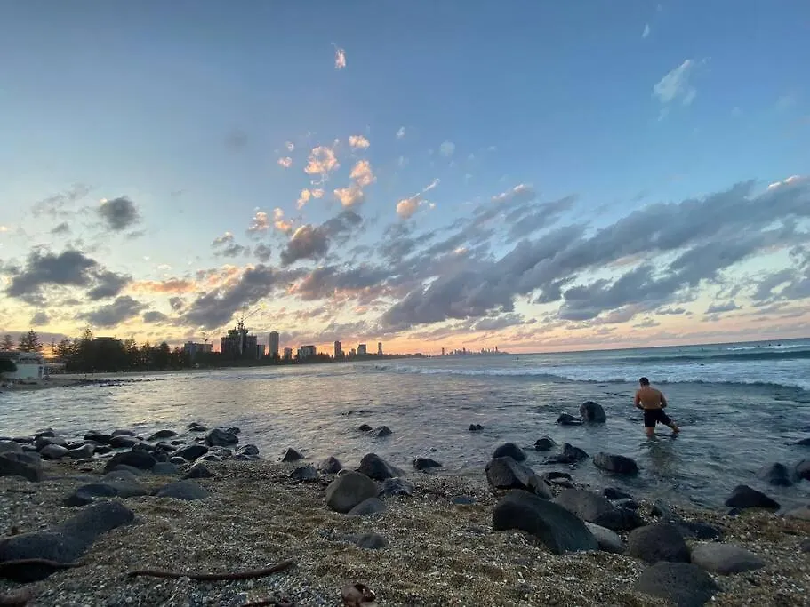 Burleigh Retreat Near Beach, Free Wi-fi ゴールドコースト