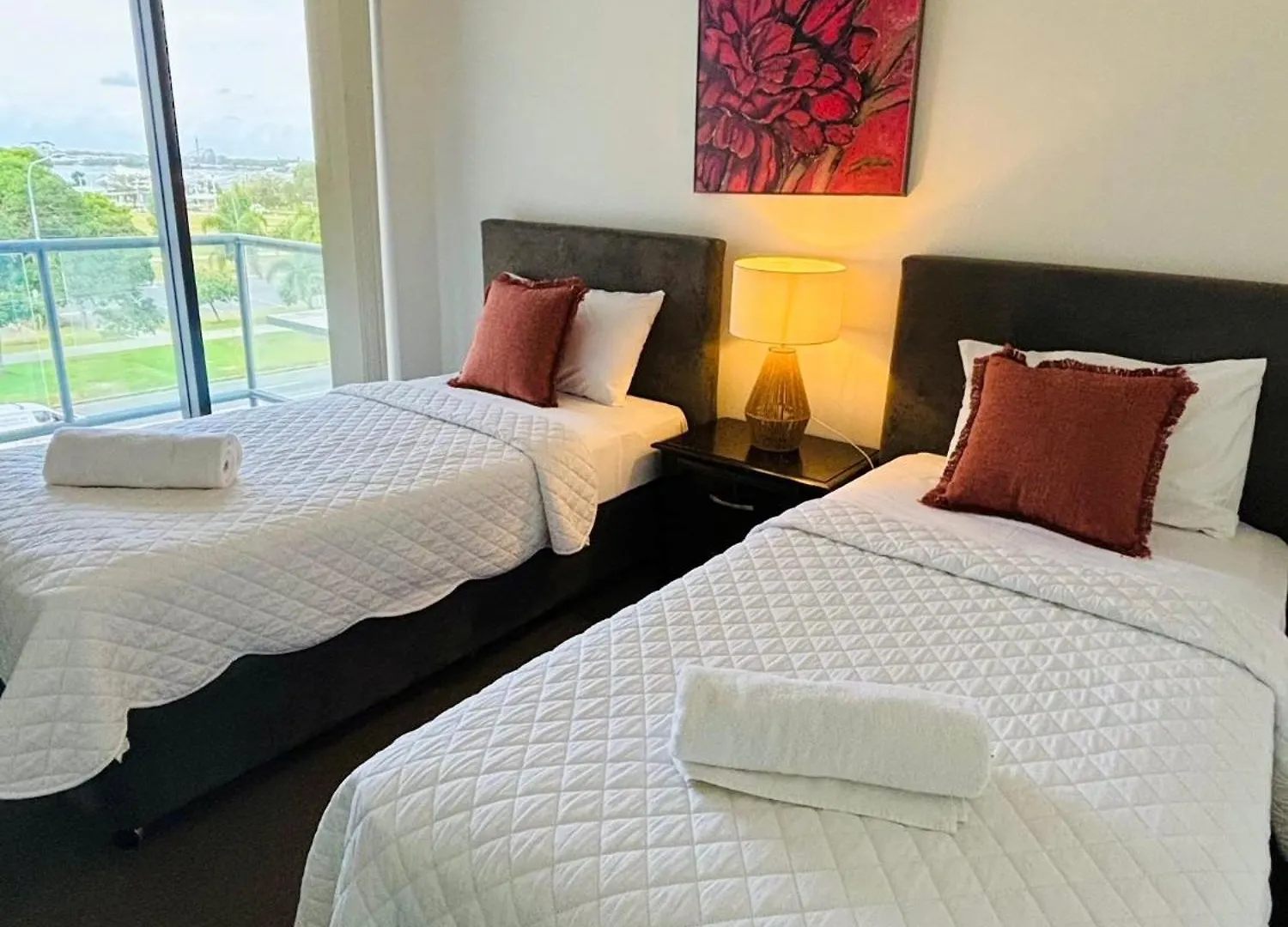 Aqualine On The Broadwater Aparthotel 4*
