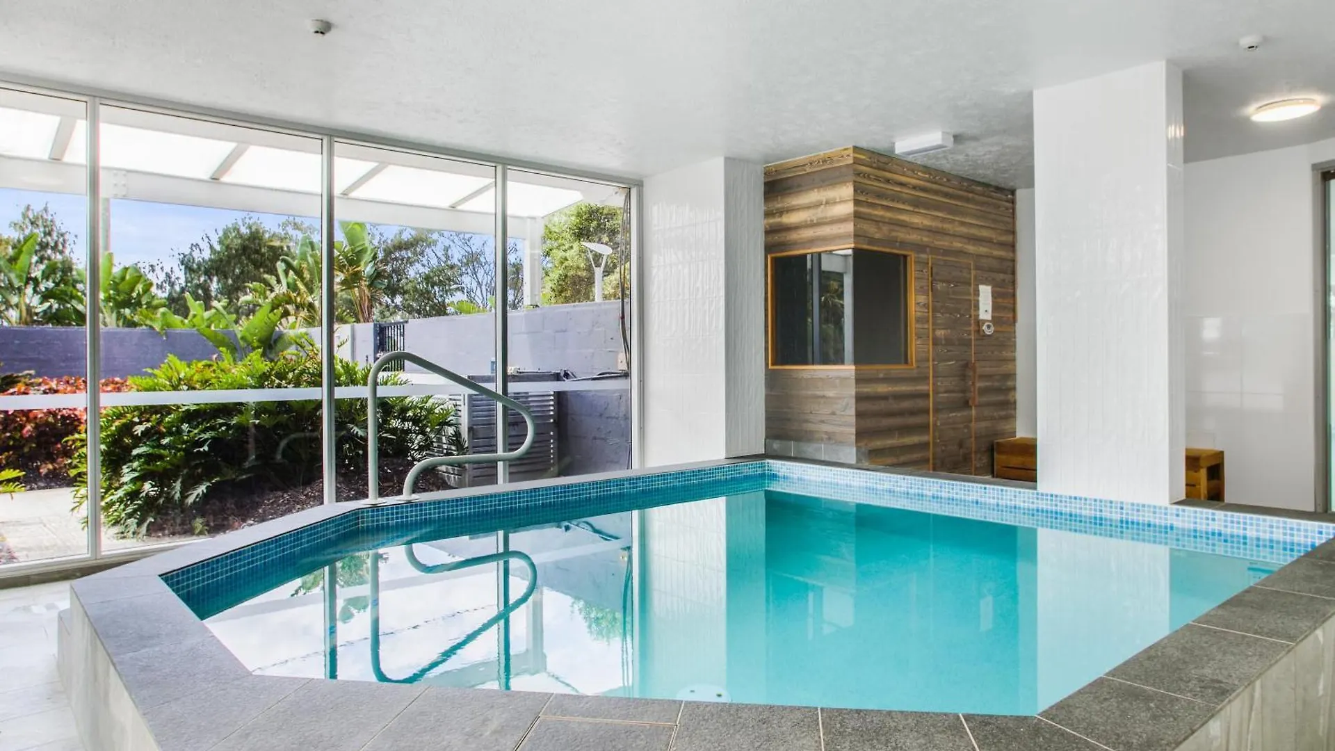 Aparthotel Boulevard Towers On Broadbeach 4*