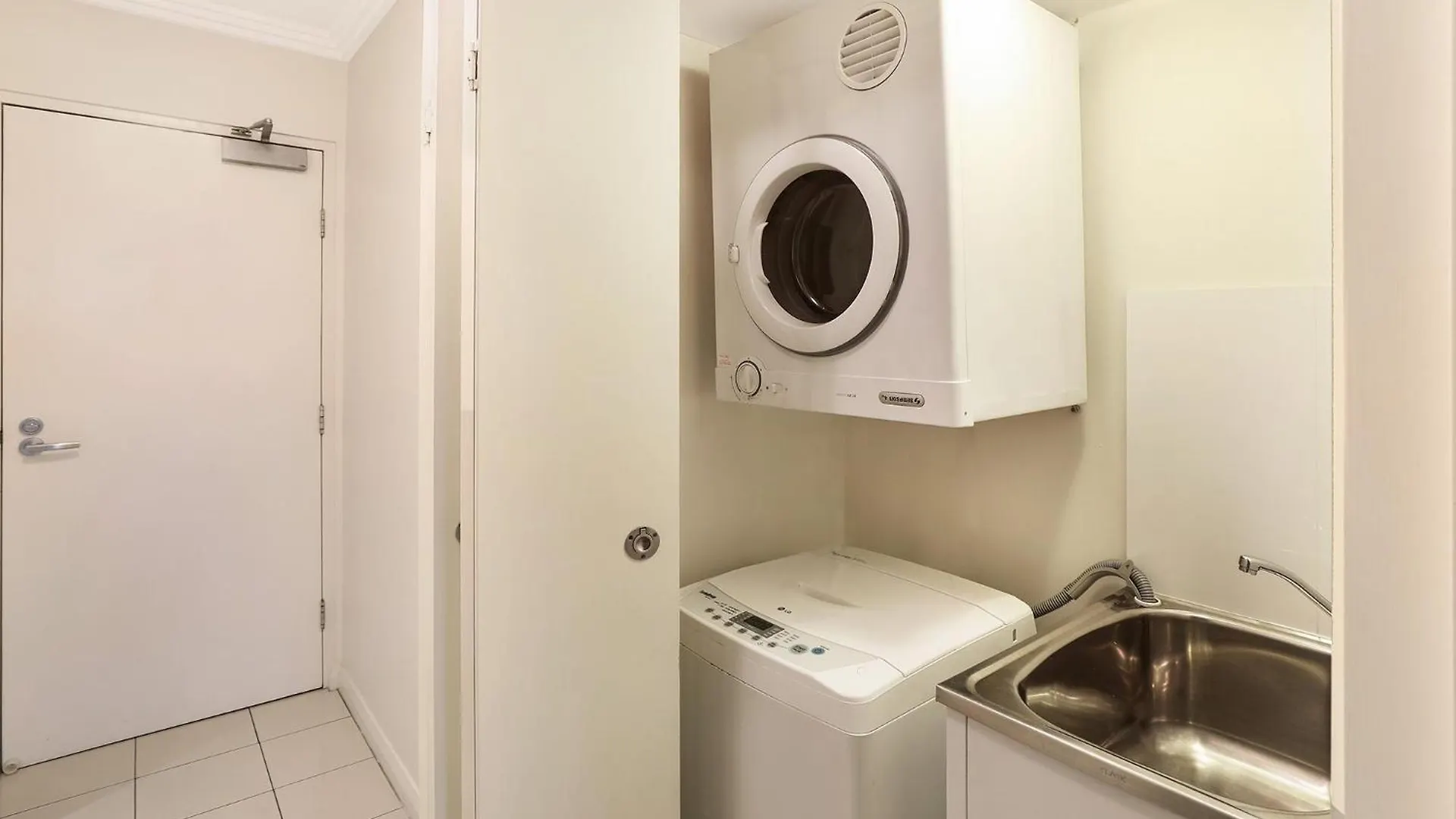 Aparthotel Aqualine On The Broadwater 4*