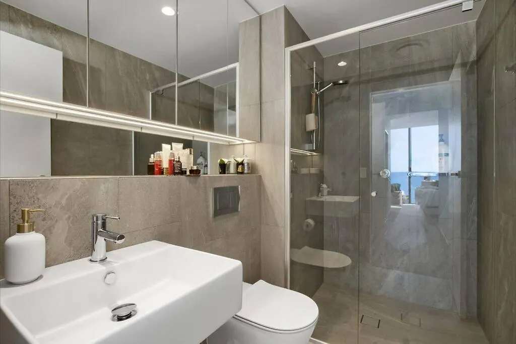 Broadbeach Elegant With Views! Apartment *