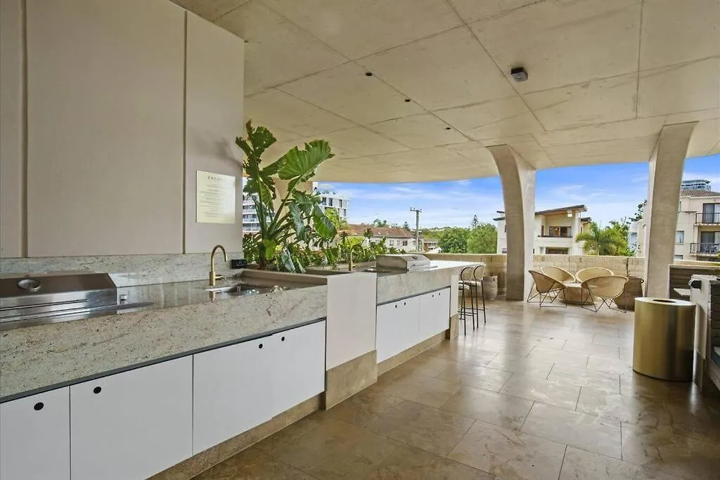 Apartment Broadbeach Elegant With Views! *