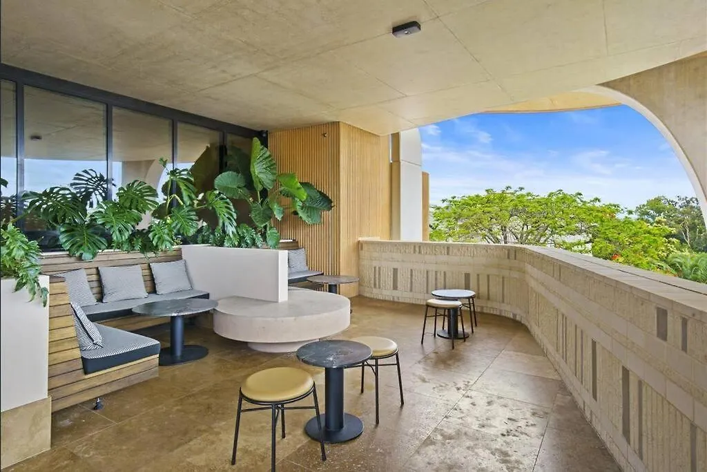Broadbeach Elegant With Views! Apartment
