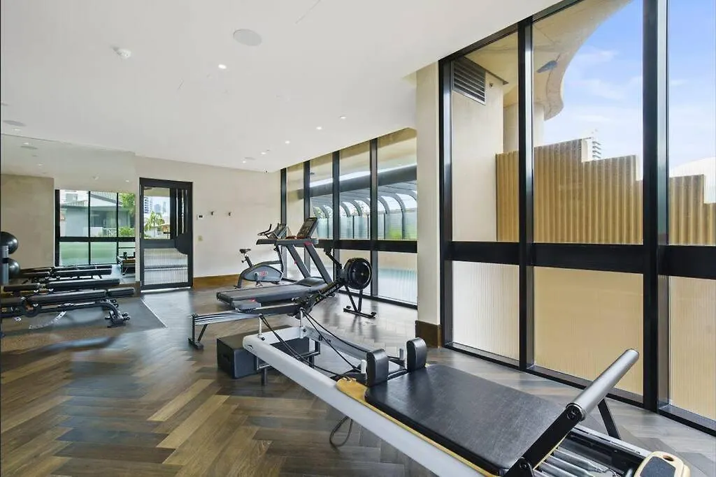 Broadbeach Elegant With Views! *