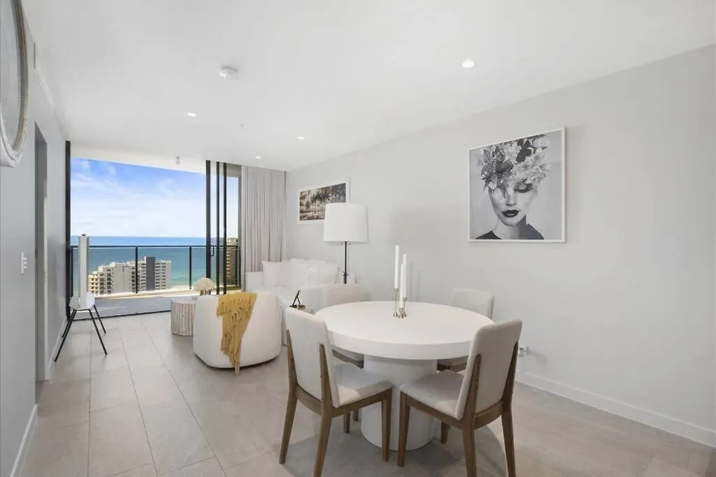 Apartment Broadbeach Elegant With Views!