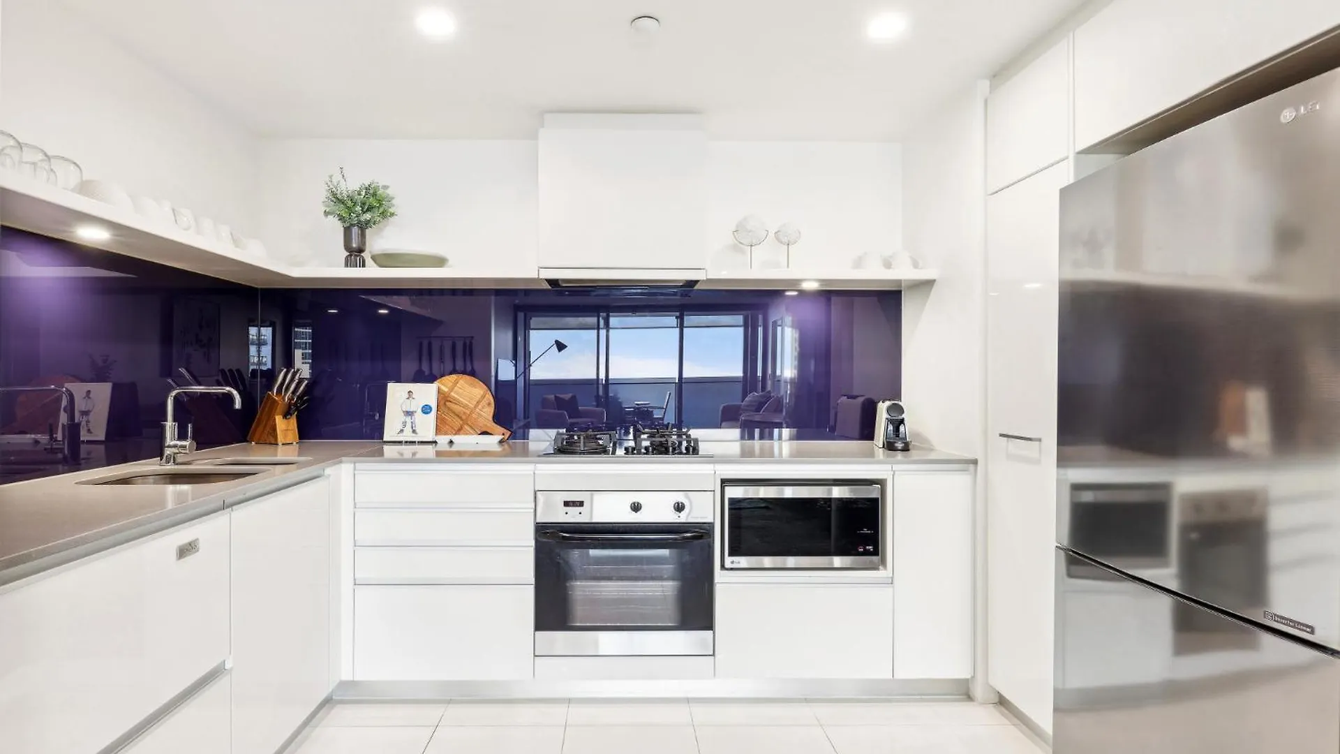 Circle On Cavill Luxe 2-bed With Views & Pool 公寓 *