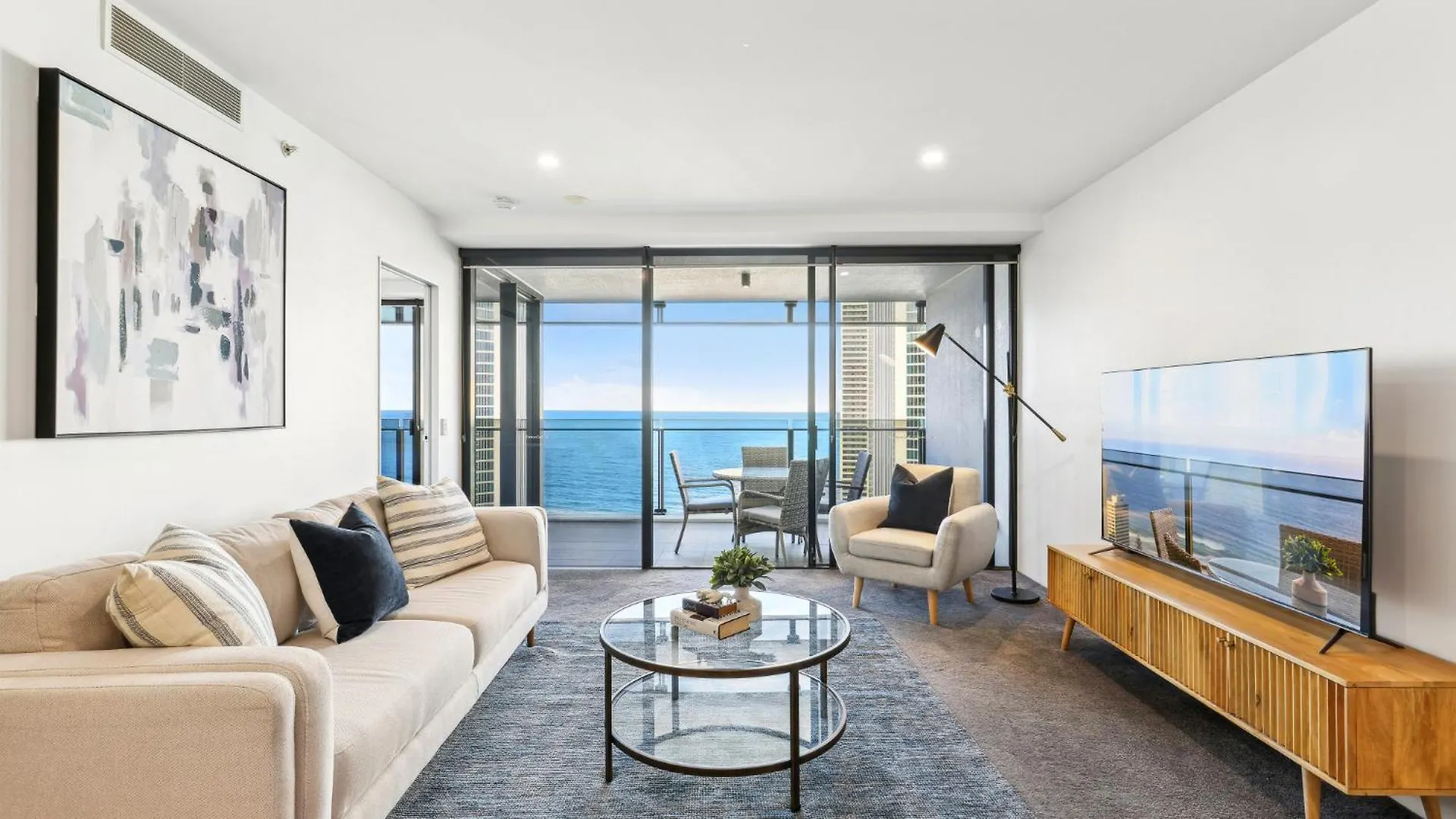 Circle On Cavill Luxe 2-bed With Views & Pool