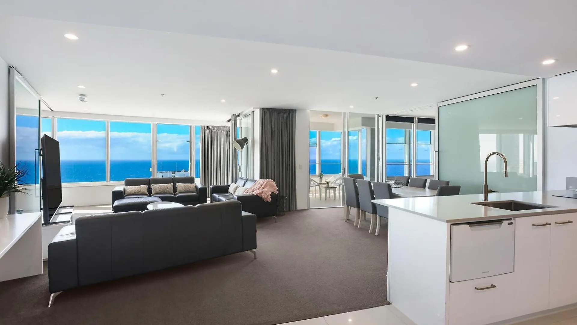 Apartment Tallest Tower Skyhomes | 9 Hamilton Avenue *