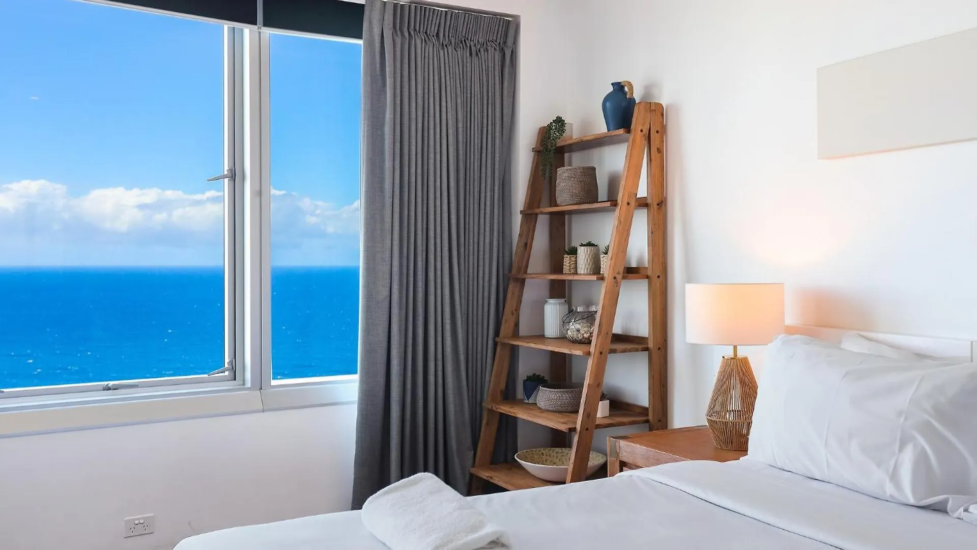 Tallest Tower Skyhomes | 9 Hamilton Avenue Apartment Gold Coast