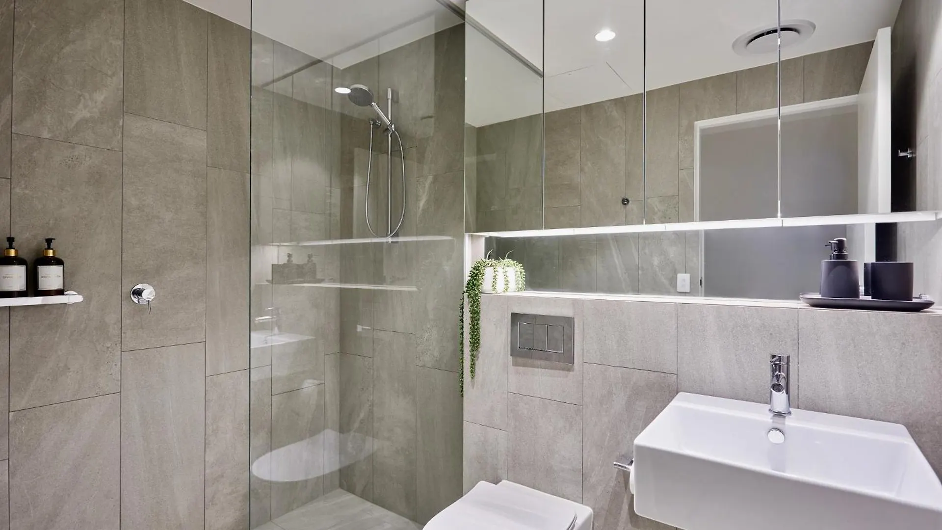 Oceanview Luxury Broadbeach 2 Bedroom Gold Coast