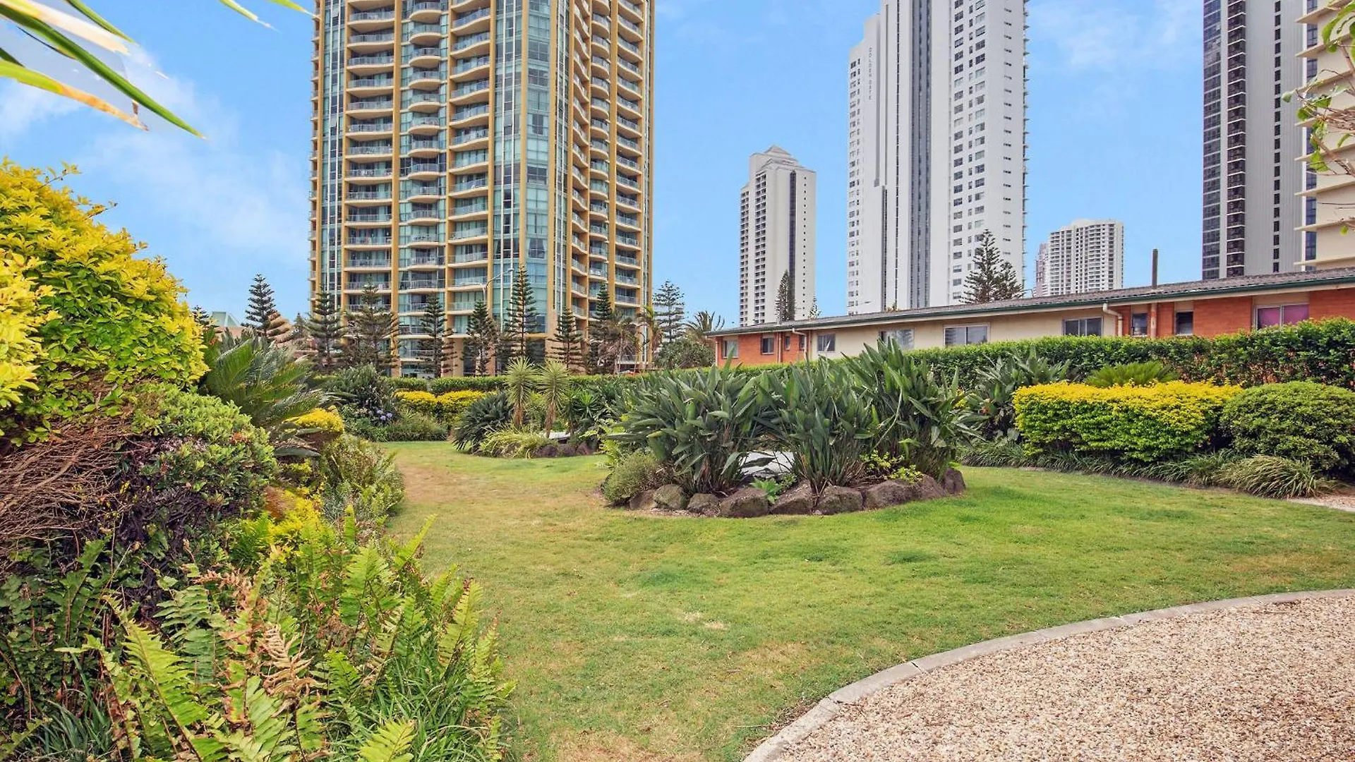 Pacific Plaza Aparthotel