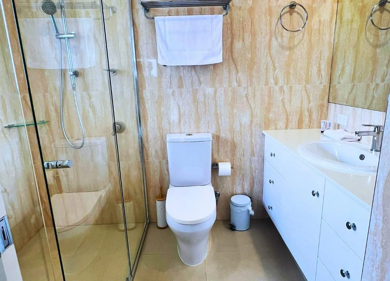 Broadwater Shores Waterfront 3* Gold Coast