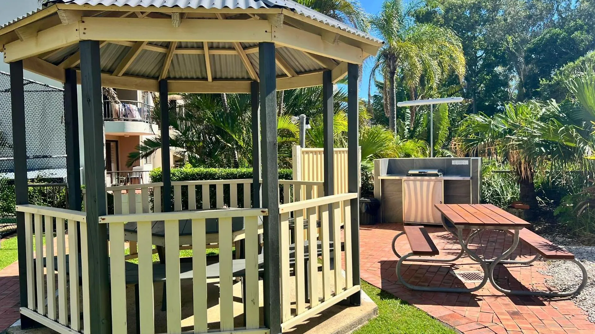 Broadwater Shores Waterfront Aparthotel Gold Coast