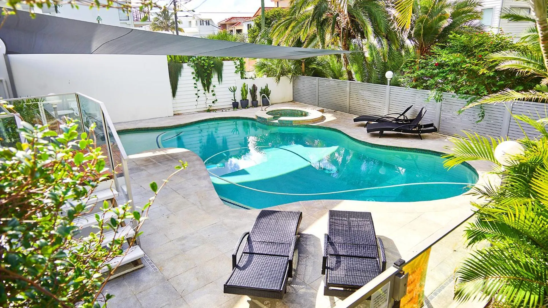 Palm Side 2 Bedroom Apartment *