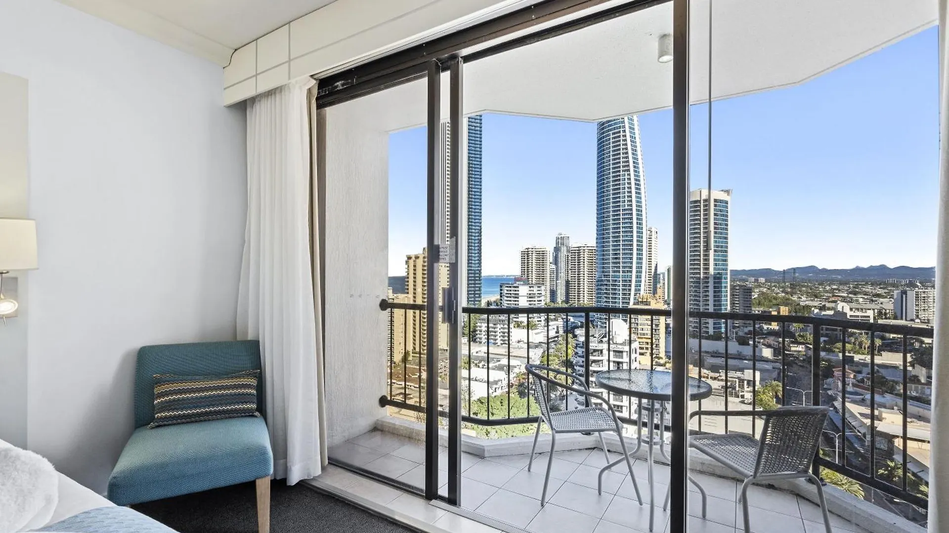 Modern Twin Units In Surfers Paradise - Q Gold Coast