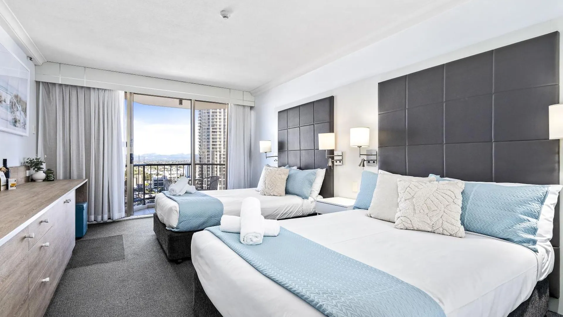 Modern Twin Units In Surfers Paradise - Q Gold Coast