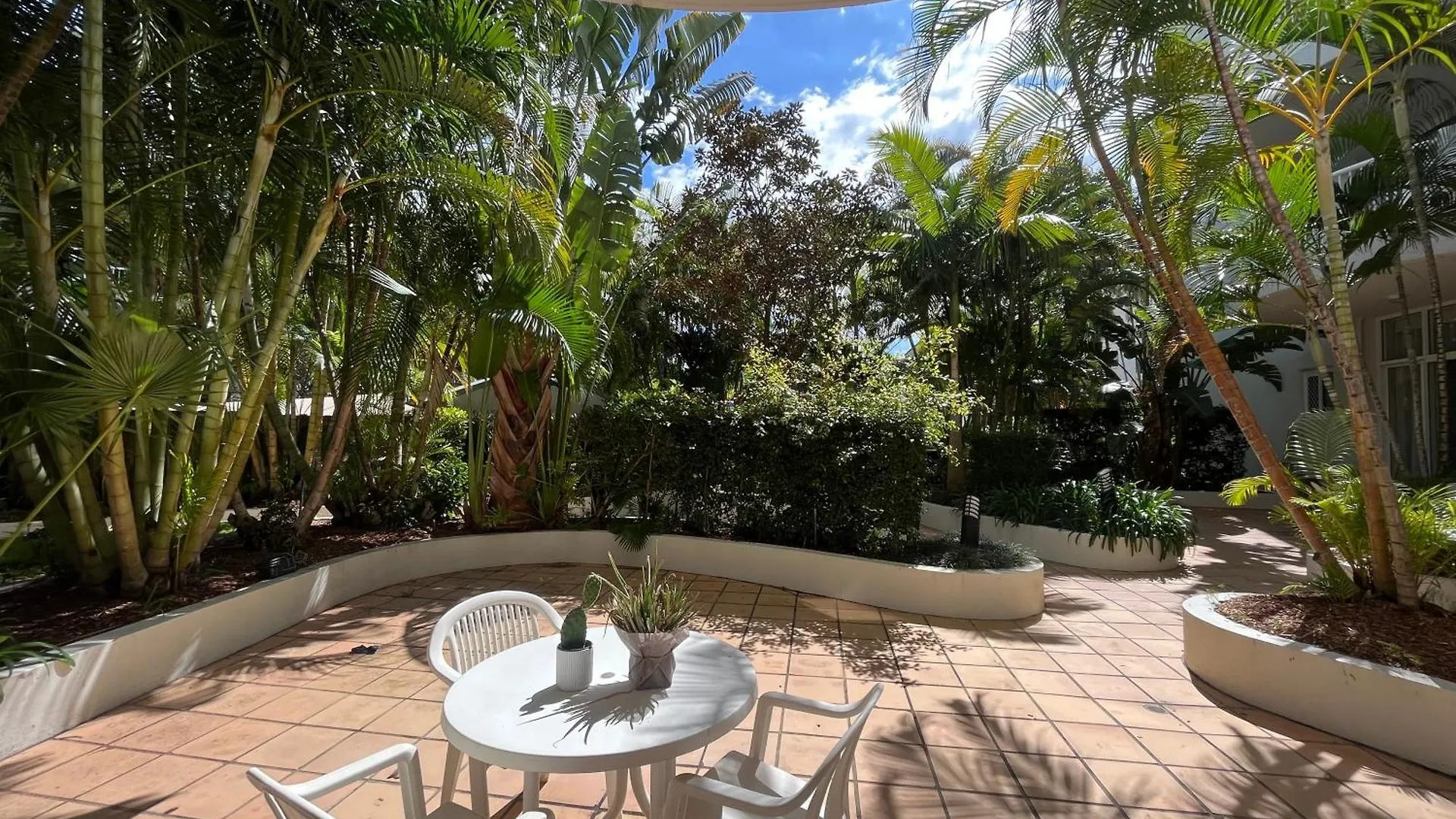 Surf Parade Aparthotel 4*