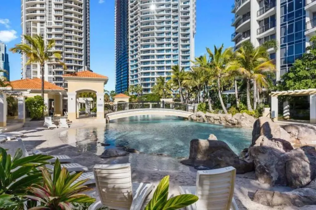 Bliss At The Towers - Surfers Central! Apartment *