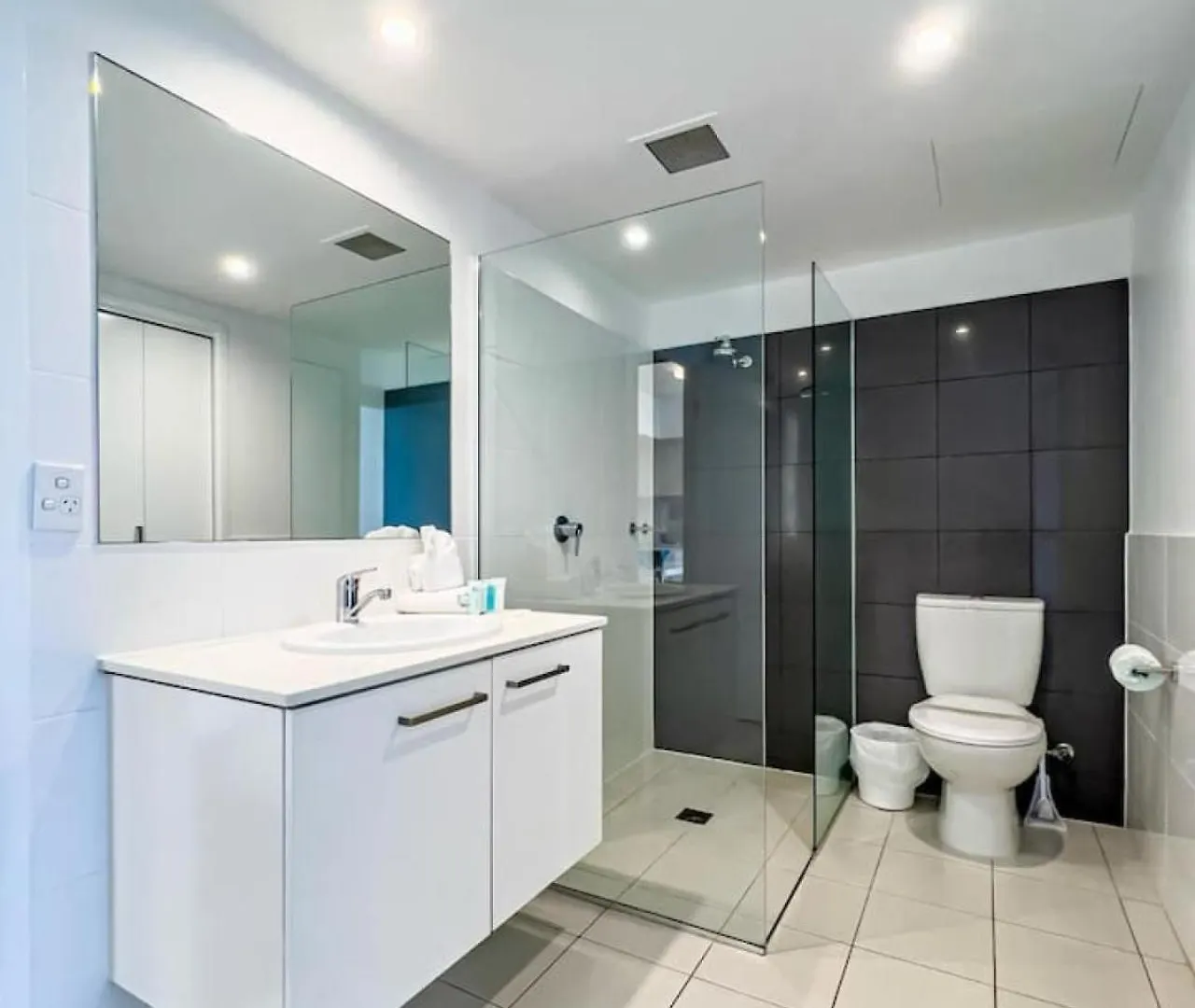 Ocean Whisper Broadbeach Apartment