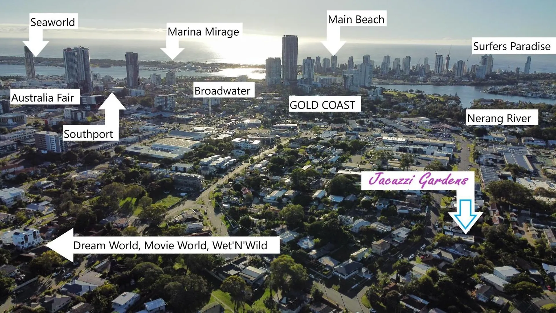 Jacuzzi Gardens - Spa - Fire Pit - Swings - Outdoor Kitchen - Bbq - Parking - Central Location * Gold Coast