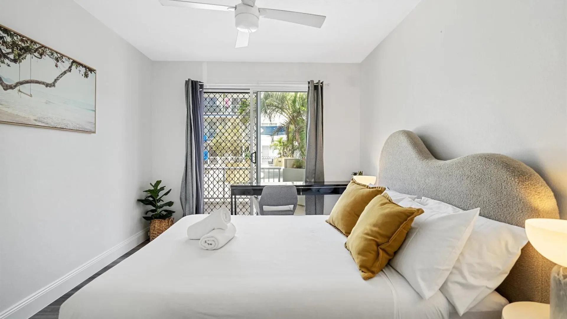 The Midtown - Modern Oasis With Ev Charging Pool Netflix Appartement