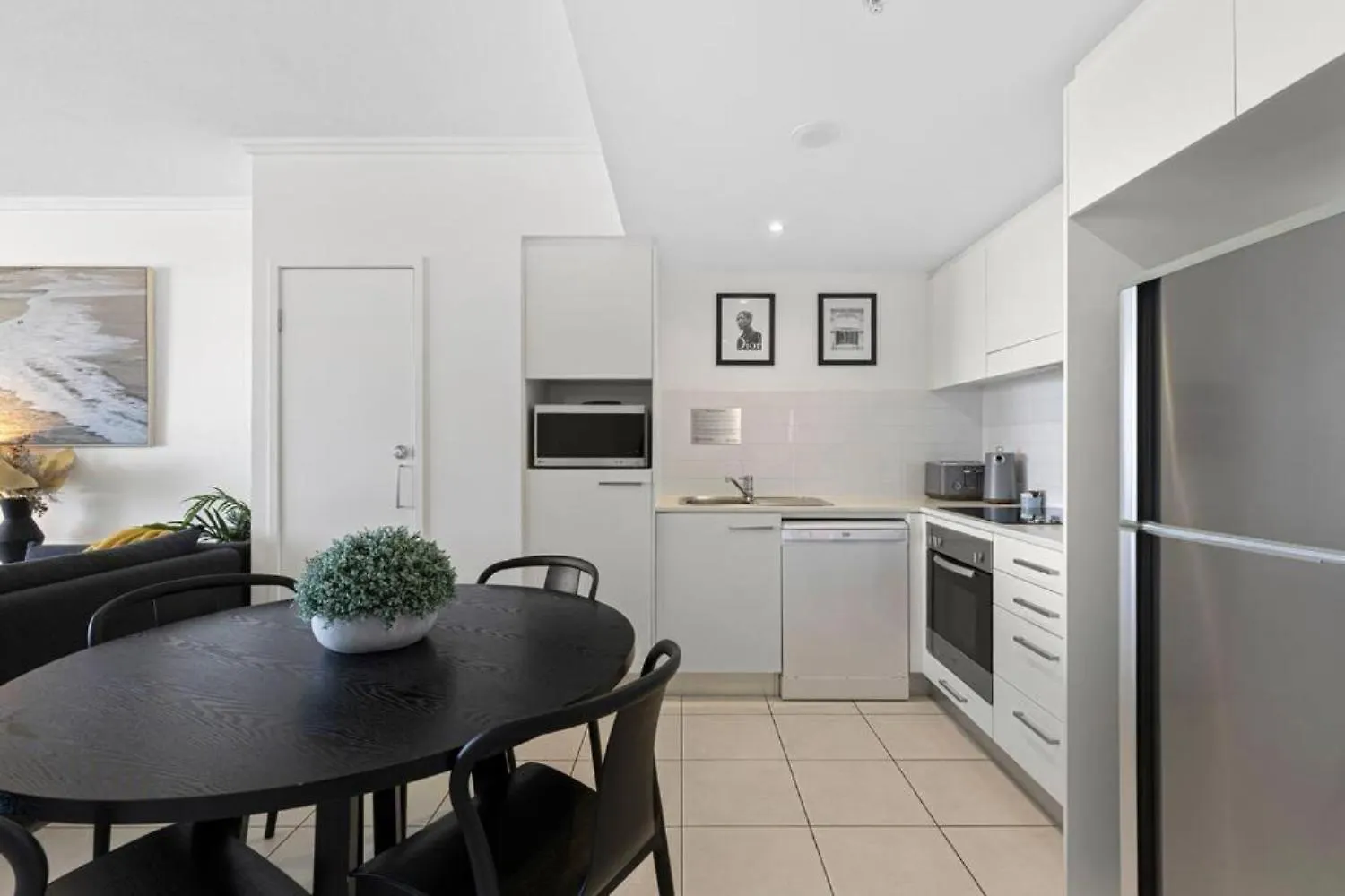 Daire Beachfront Ocean Oasis Escape Gold Coast