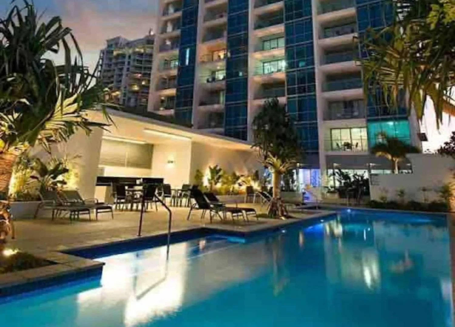 Ocean Whisper Broadbeach Apartment *