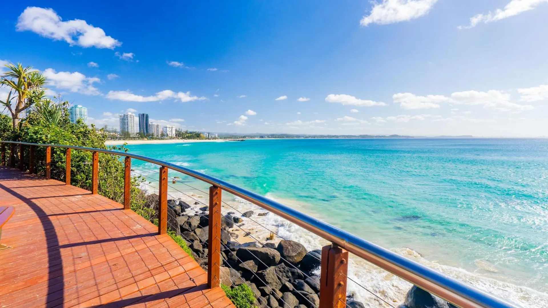 Ocean Whisper Broadbeach * Gold Coast