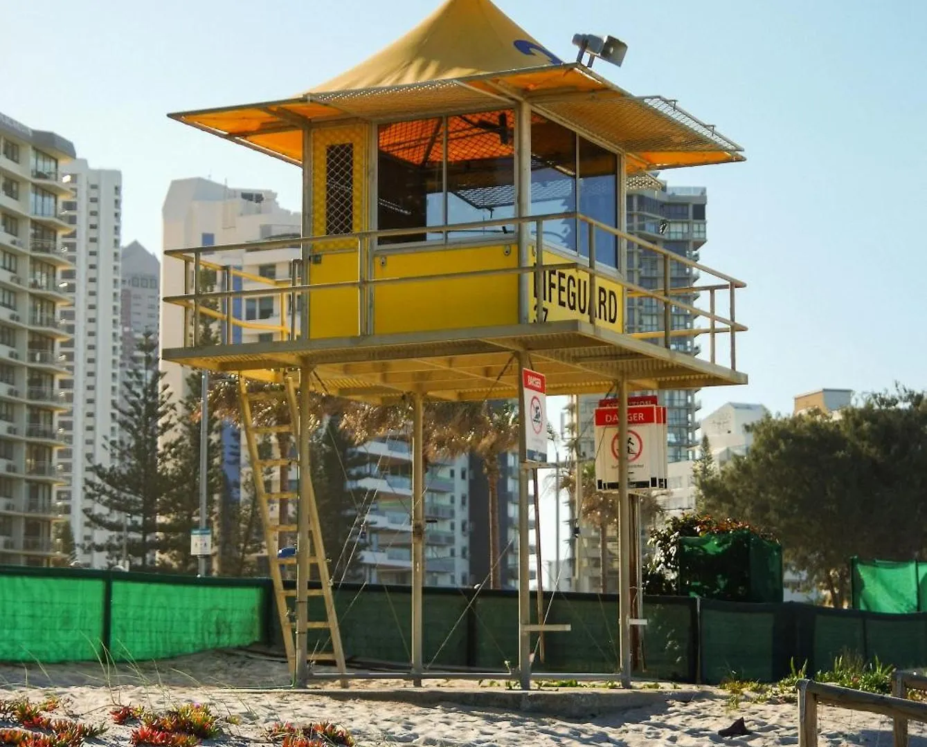 Ocean Whisper Broadbeach Apartment *