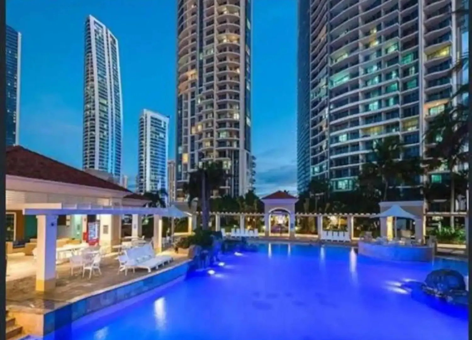 Panoramic Views Surfers-chevron. Apartment