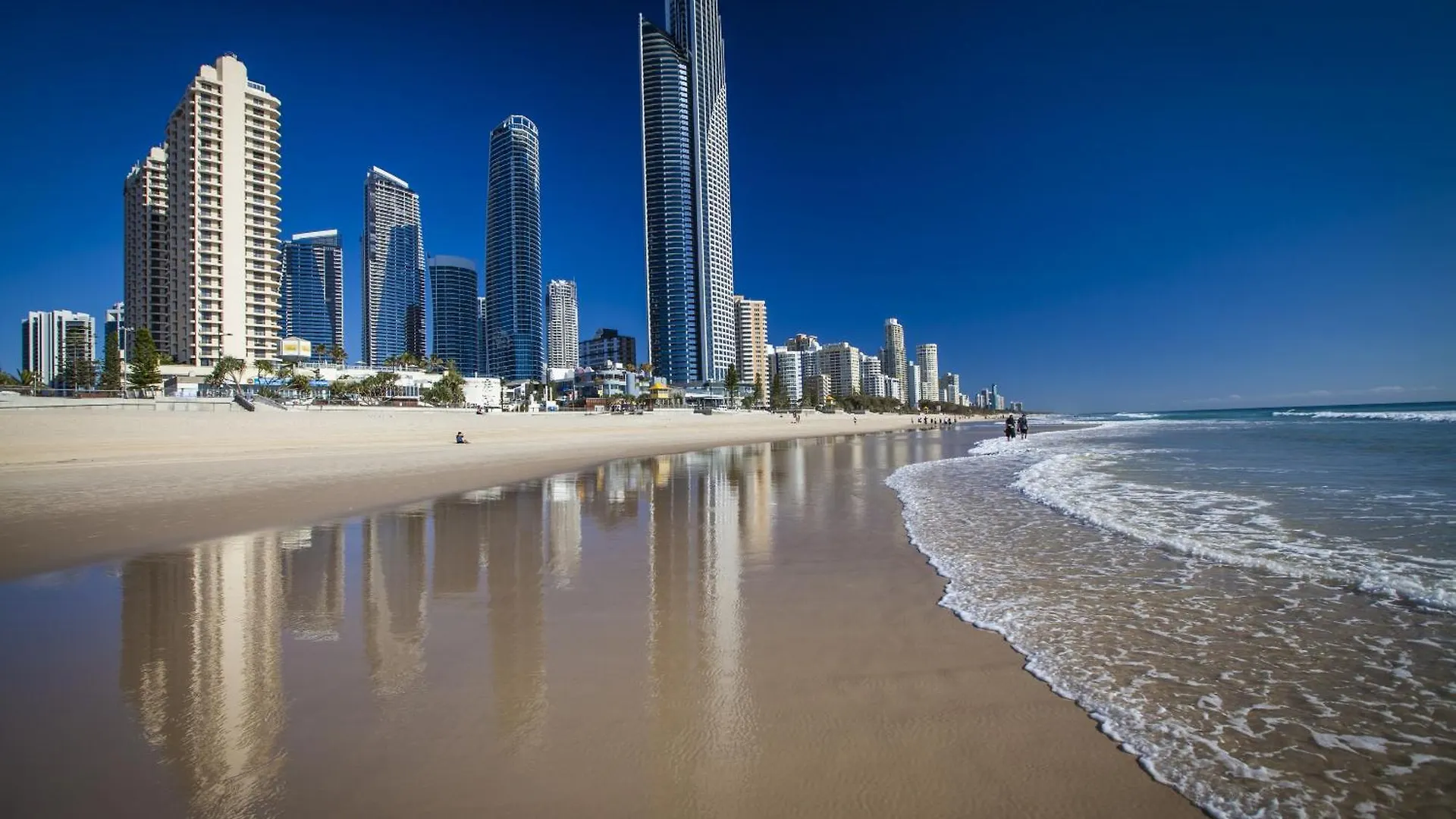 Panoramic Views Surfers-chevron. Apartment Gold Coast