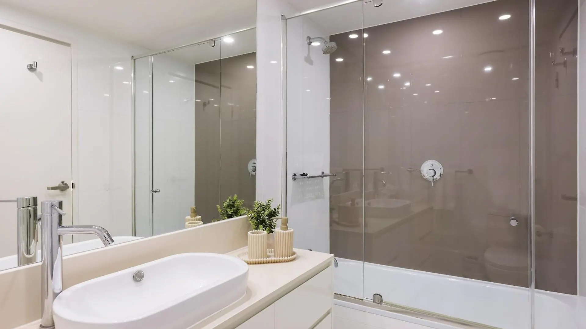 Perfect H Tower Getaway Sufers Paradise Gold Coast