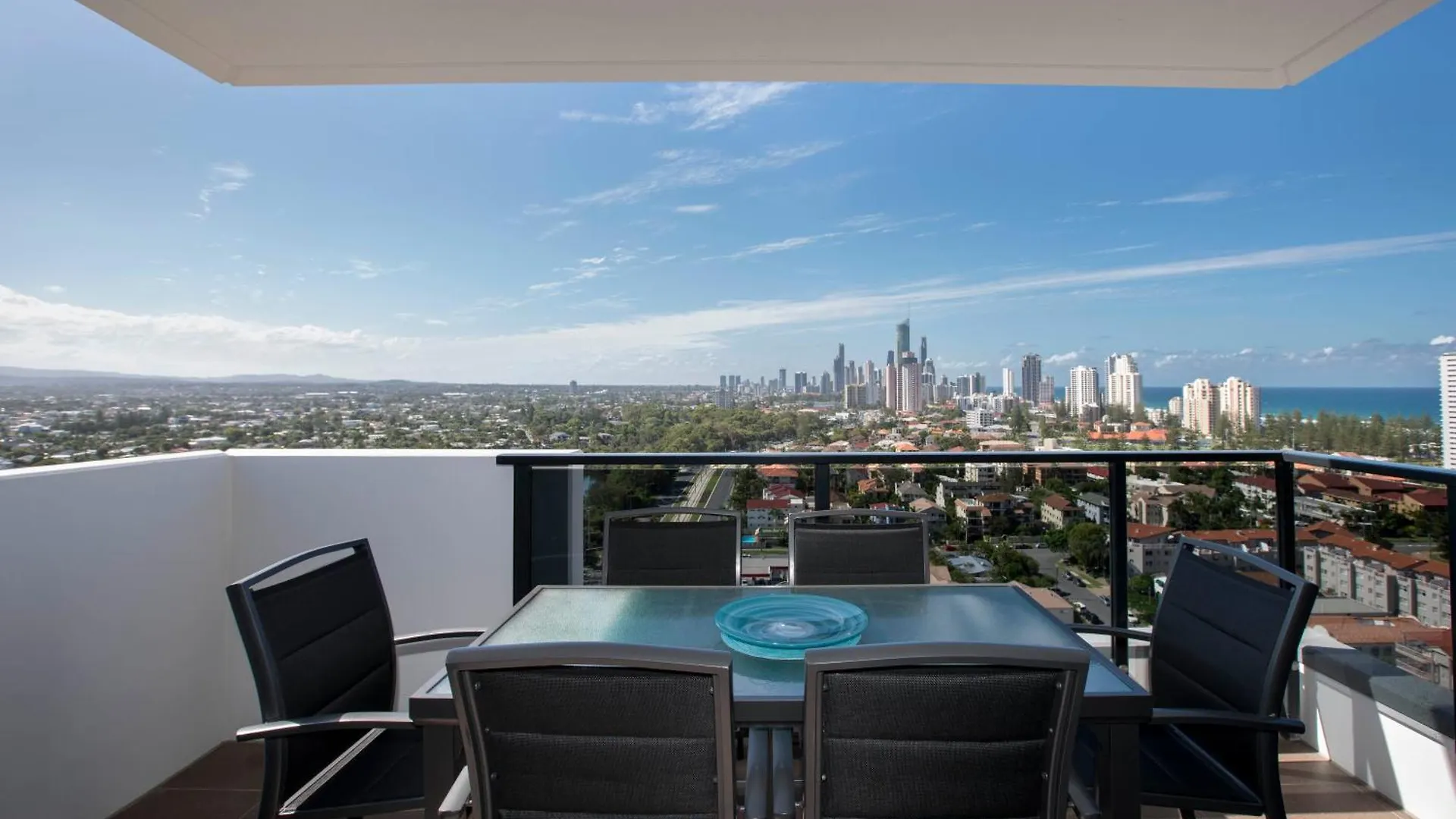 Synergy Broadbeach - Official מלון דירות 4*