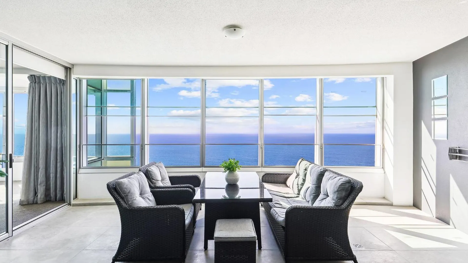 Designer At Q1 - Gclr Apartment