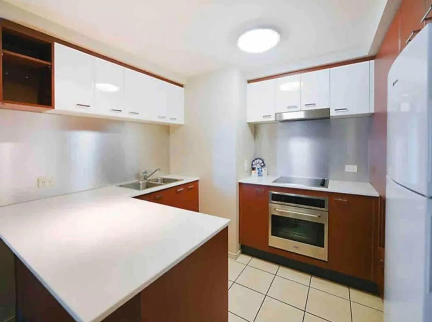 Coastal Charm At Chevron Towers
