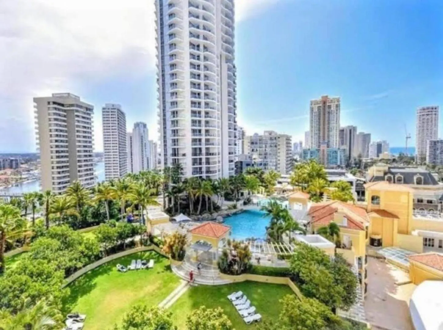 Coastal Charm At Chevron Towers