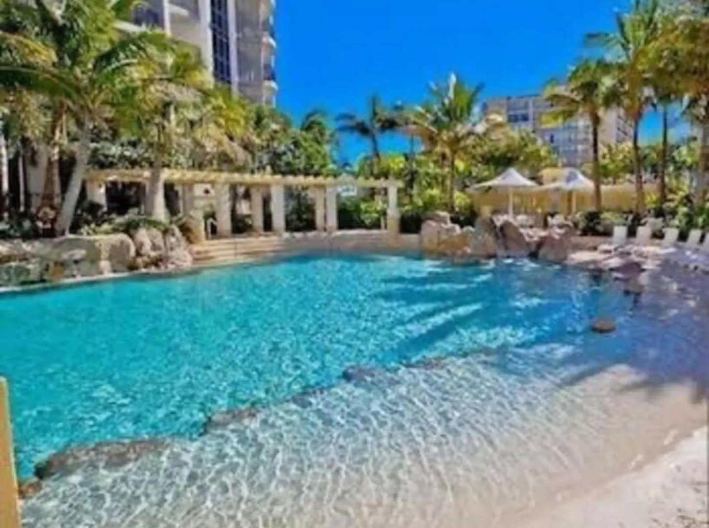 Coastal Charm At Chevron Towers *